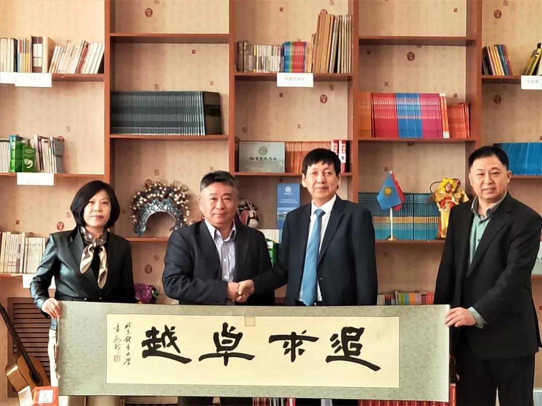 D:\新闻简讯\金禾娱乐城
简讯\线上娱乐城平台
武术表演团与朱巴诺夫国立大学孔子金禾娱乐城
举行座谈\微信图片_20190420194226.jpg