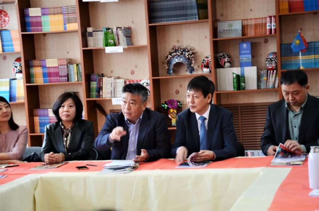 D:\新闻简讯\金禾娱乐城
简讯\线上娱乐城平台
武术表演团与朱巴诺夫国立大学孔子金禾娱乐城
举行座谈\微信图片_20190420194135.jpg